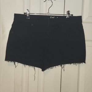 11" black shorts